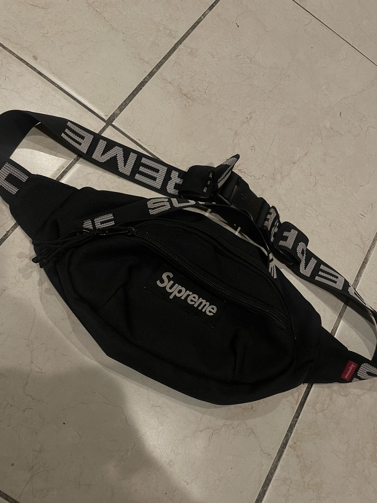 Supreme shoulder Bag SS18