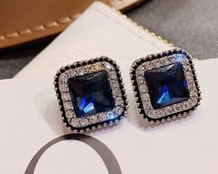 New Faux Sapphire And Rhinestone Studs 