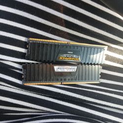 16gb Each. Total Of 32 Gb