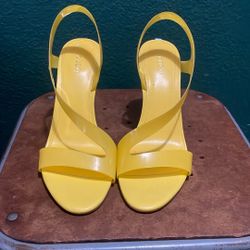 Size 10 Guess Heels