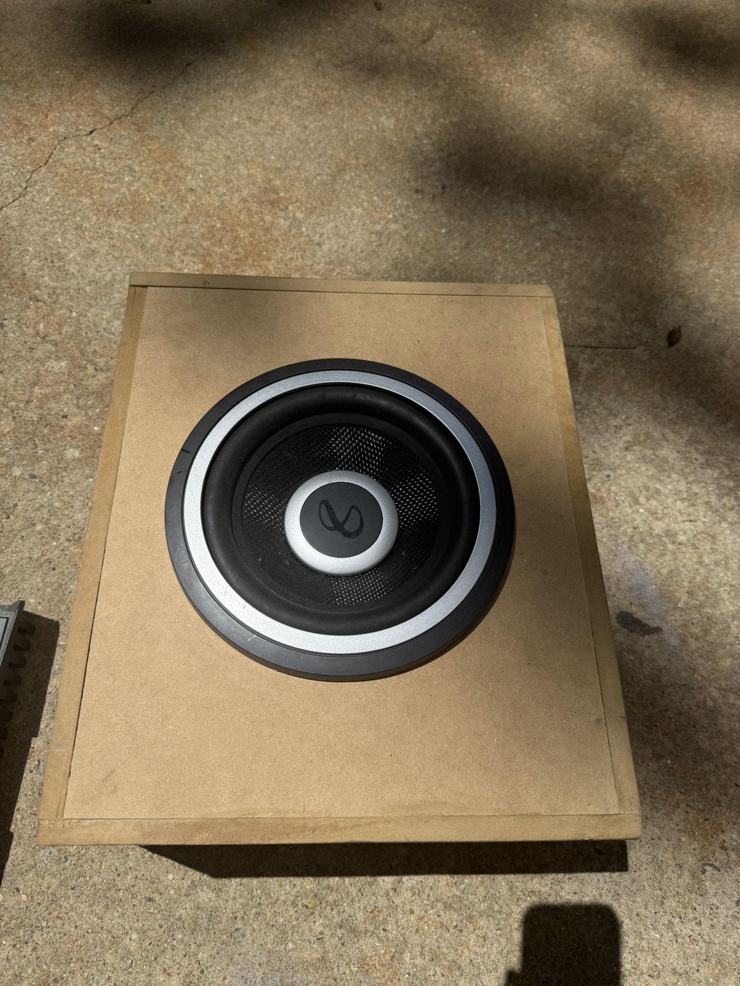 Car Subwoofers 12” kicker comp 8” eclipse Kicker p3001 amp