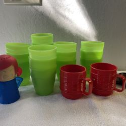 Plastic Cups And Microwave Cleaner