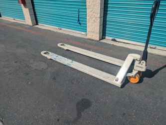 Crown Pallet Jack