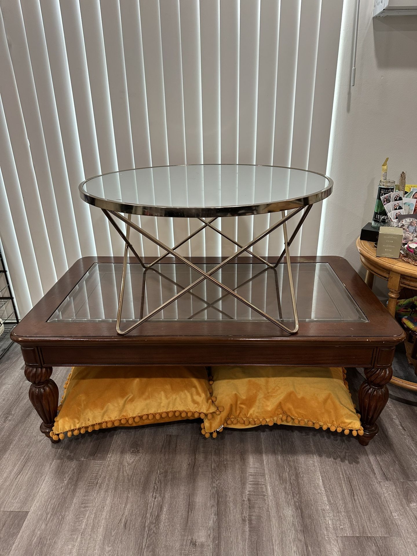 Coffee Table & mini Table + Pillows