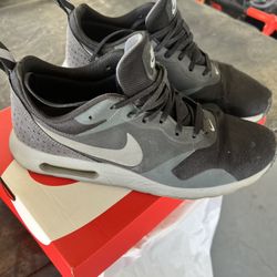 Men’s Nike Airmax 