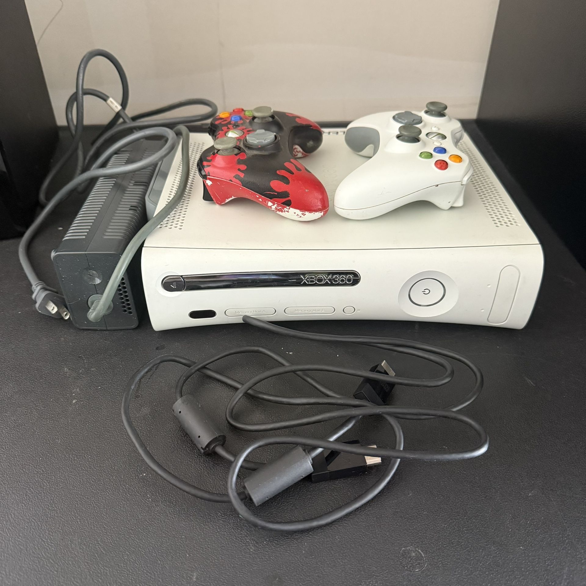 Microsoft Xbox 360 - Compelete