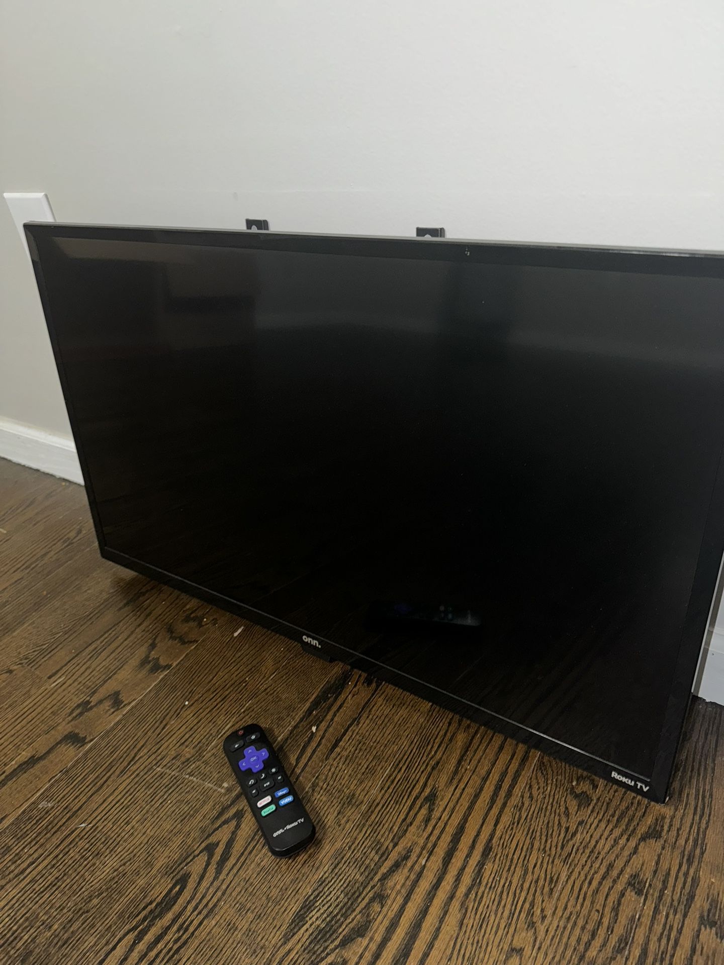 32 Inch ONN Roku Smart TV