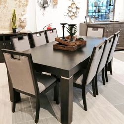 Hyndell Dark Brown Dining Room Set / Dining table and Chairs 