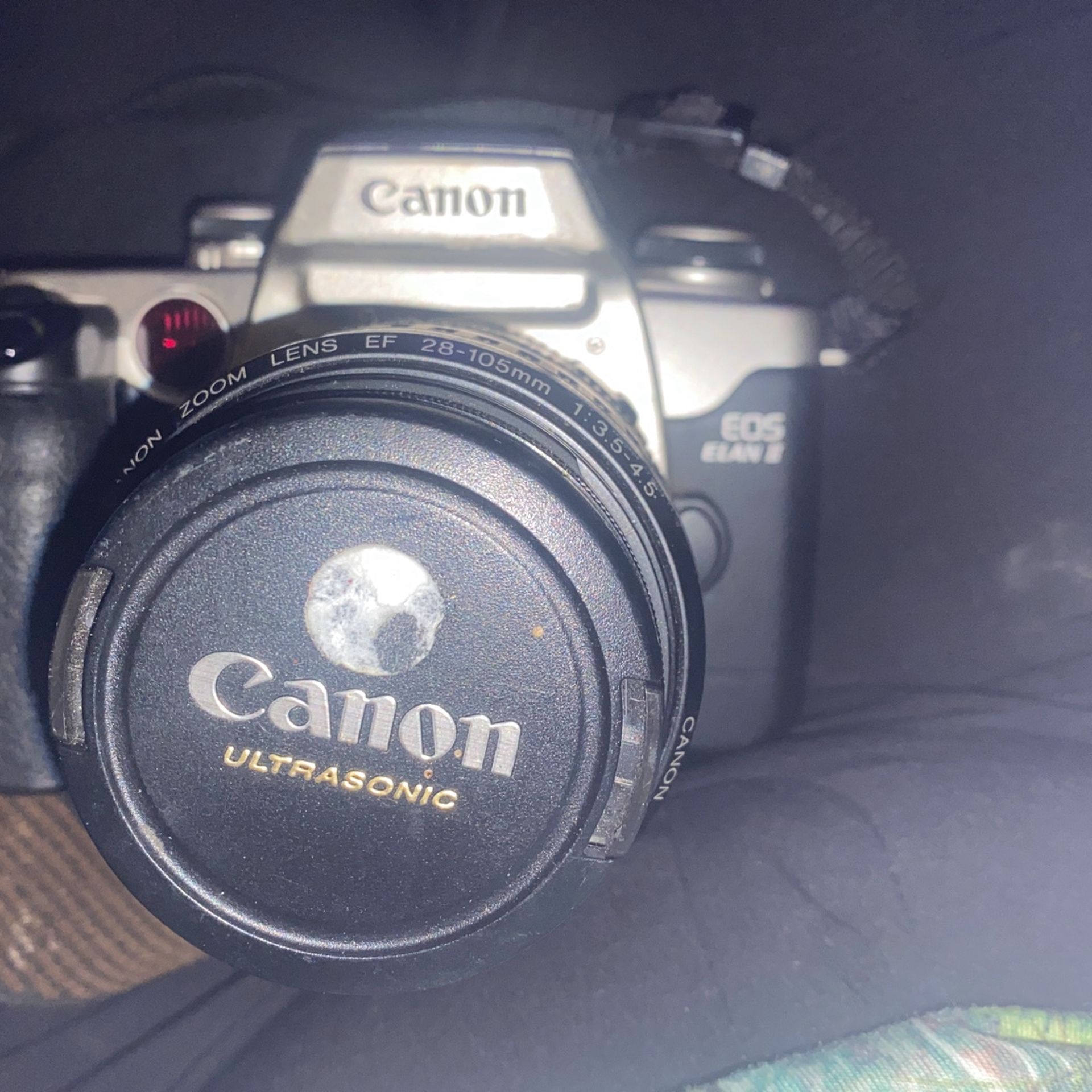 Cannon EOS ELAN 2 With A Cannon Zoom Lens 28-105mm
