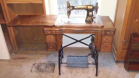 Vintage White Family Rotary Pedal Sewing Machine