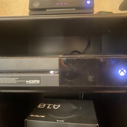 Xbox One With Kinect + Extras