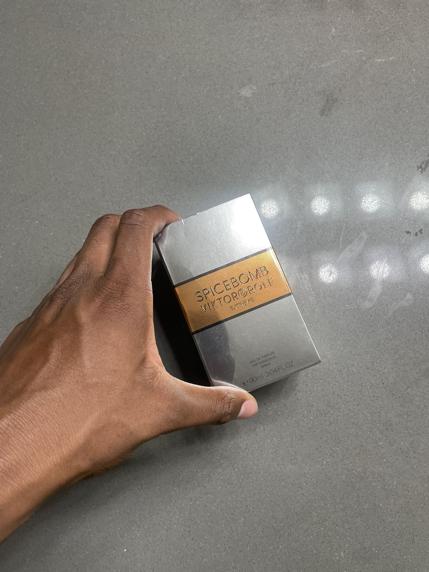 Cologne Seller