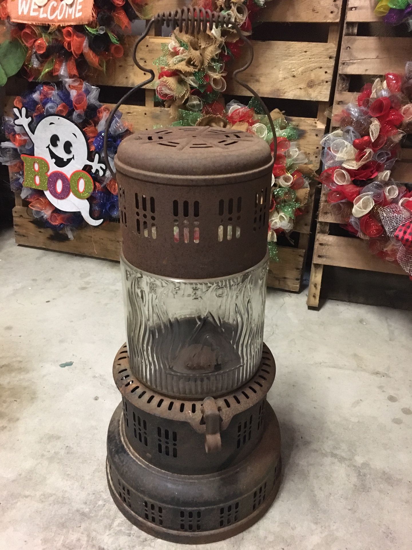 Vintage perfection kerosene heater with embossed glass Complete in working condition   