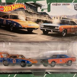 Hot Wheels Premium Car Culture 2-Pack '70 Plymouth Superbird & '70 Roadrunner