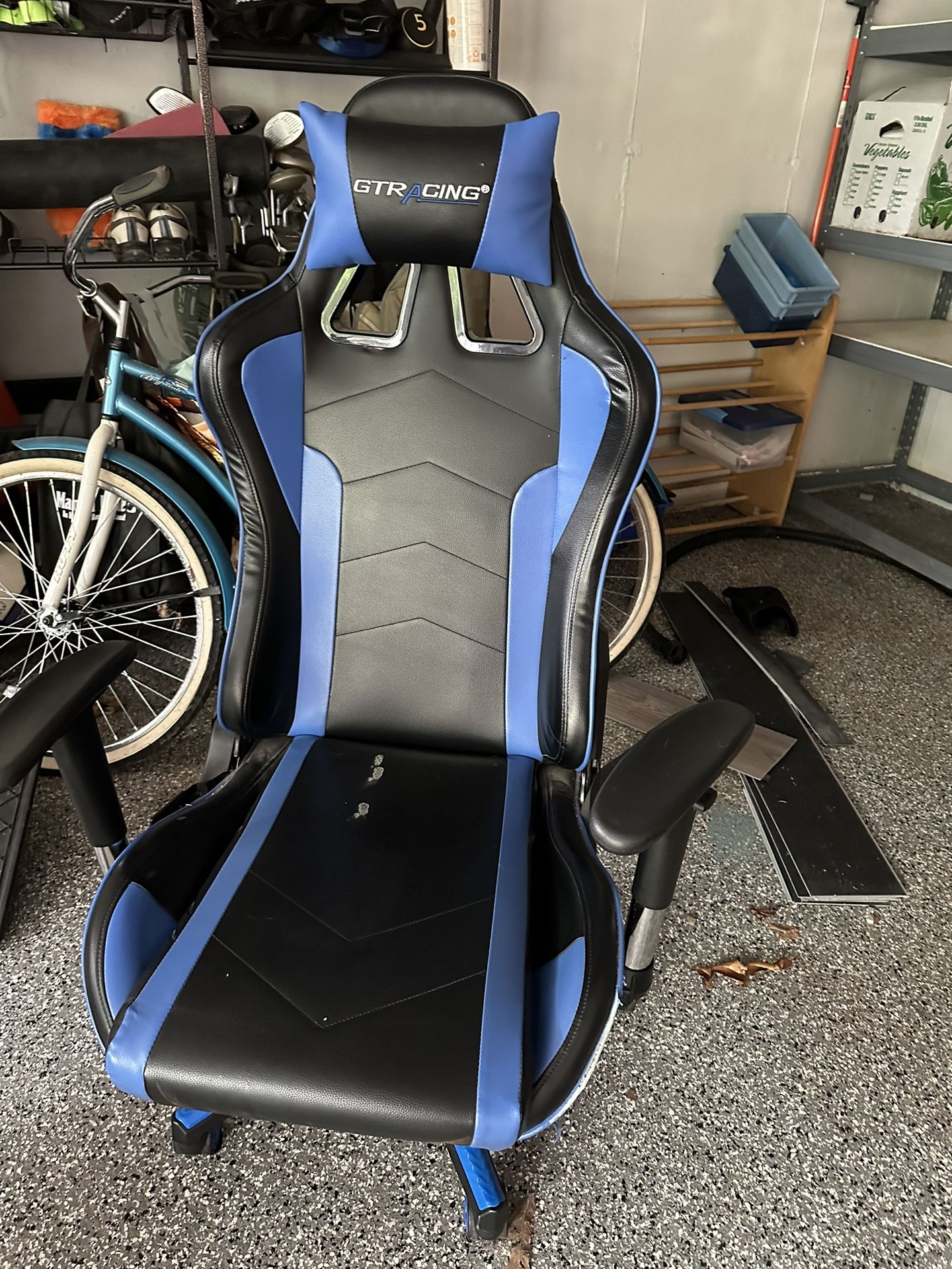 Gaming Chair - Needs Fix On One Wheel