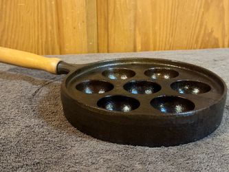 Vintage Cast Iron 7-Hole Danish Pancake Puff Aebleskiver Pan