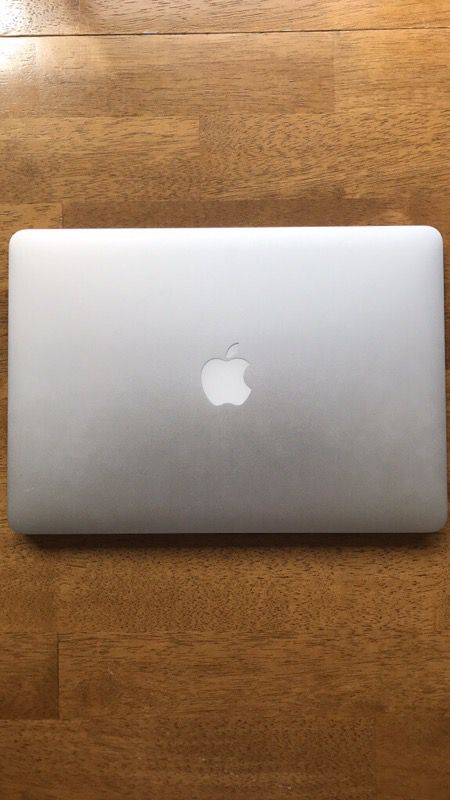 Apple MacBook Air, i7, 8GB Ram, 250GB SSD