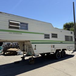 Fifth wheel Trailer