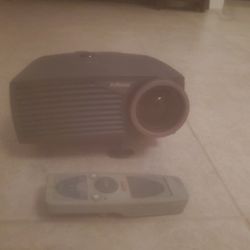In Focus  LP425z Multimedia Projector,with CABLES, Remote, Intruction Booklets
