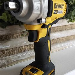 20V MAX XR  BRUSHLESS IMPACT WRENCH LIKE NEW FIXED PRICE 