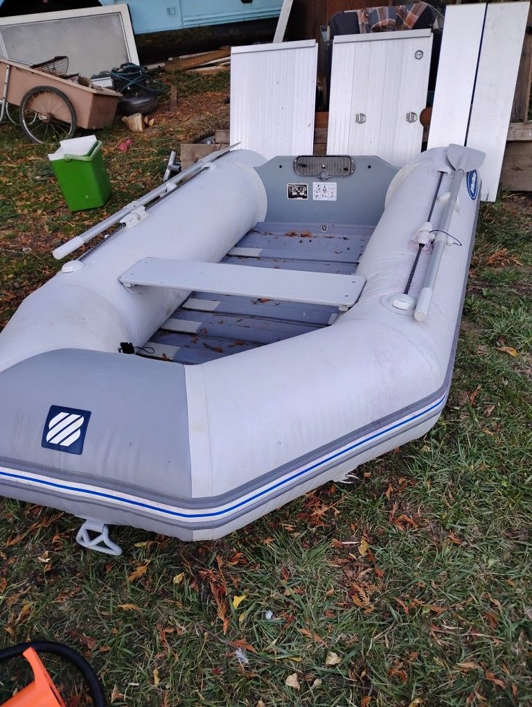 West Marine Ru-3 , 8'5" Inflatable Boat