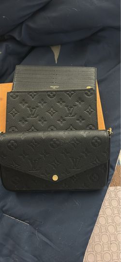 Black Louis Vuitton Pochette Féliche bag