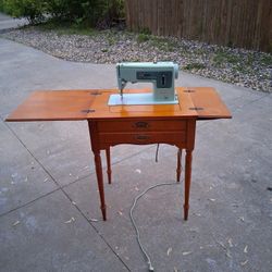 Singer Sewing Machine 