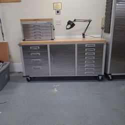Stainless Steel Work Bench With Lots Of Storage 
