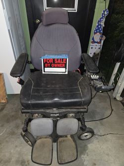 ELECTRIC WHEELCHAIR WITH CHARGER