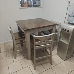 Tabel With 4 Chairs  