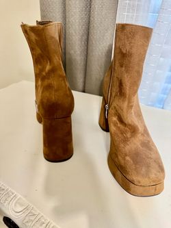 Nine West Tan Suede Platform Ankle Boots. Size 9 1/2