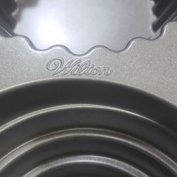 Wilton Giant Dimensions Large Cupcake PAN