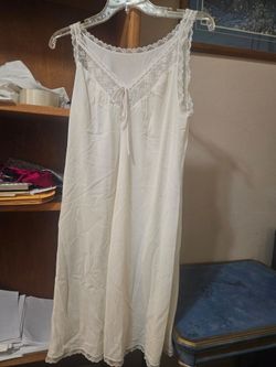 Cream Colored Sleeveless Medium Night Gown Vintage