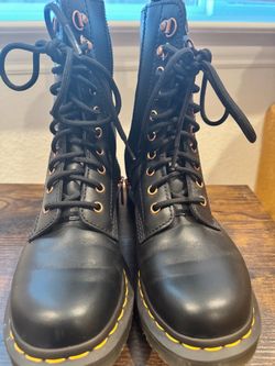Dr. Martens 1490 Black Leather 10-Eye Boots – Rose Gold Hardware – Women’s 8