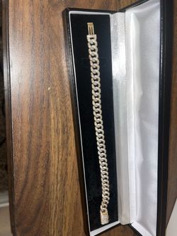 Iced out gold and diamond Cuban link bracelet male/females!!!