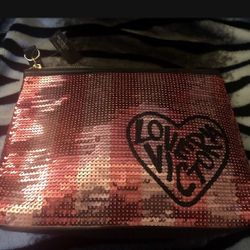 Victoria’s Secret 💕valentines Sequin Heart Wristlet /Cosmetics Bag