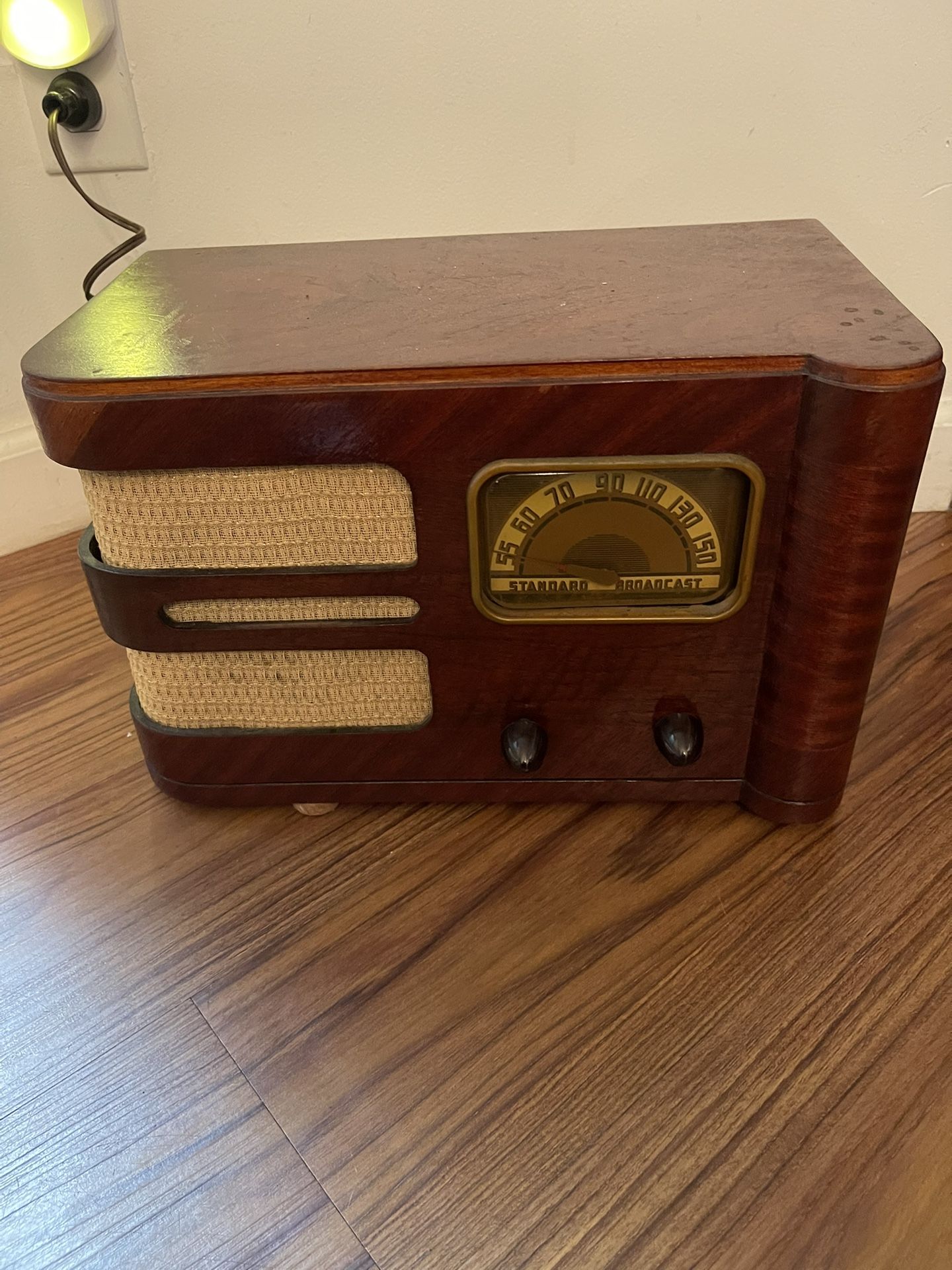 ANTIQUE 1940 GE TUBE RADIO CANADIAN JK50 TABLE In Good Condition $30 Firm On Price