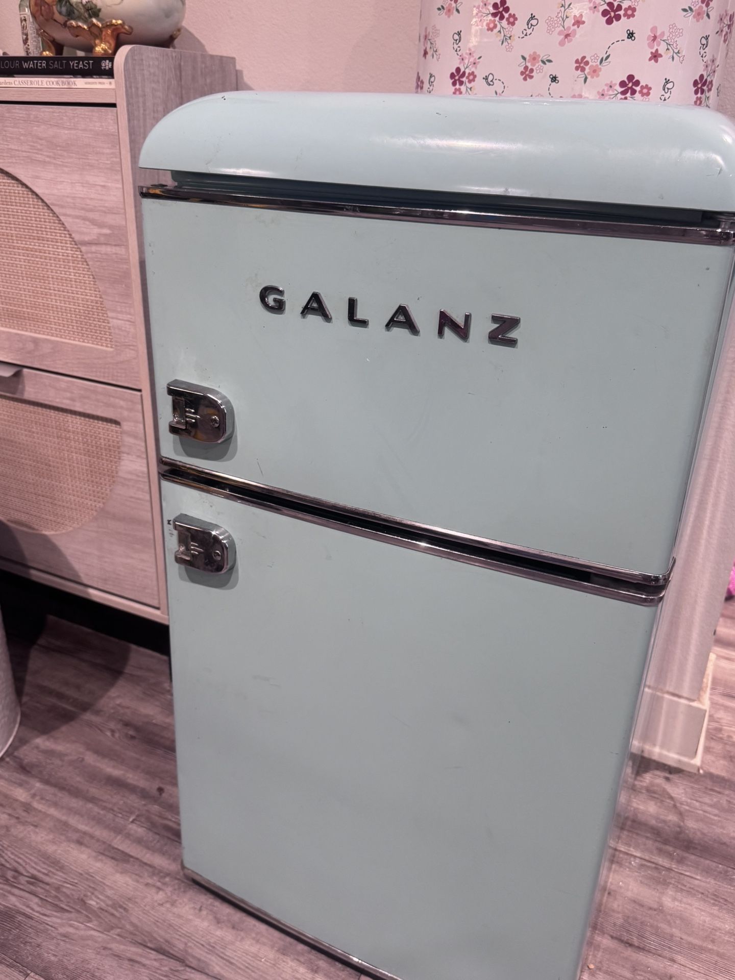 Galanz Retro Mini Fridge
