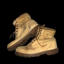 HEAVILY-WORN TIMBERLAND CLASSIC HIGH - SIZE 11.5