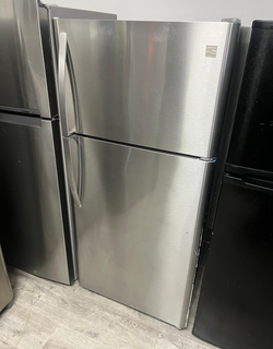 Kenmore Top Freezer Fridge – Stainless, 19 cu ft, Clean