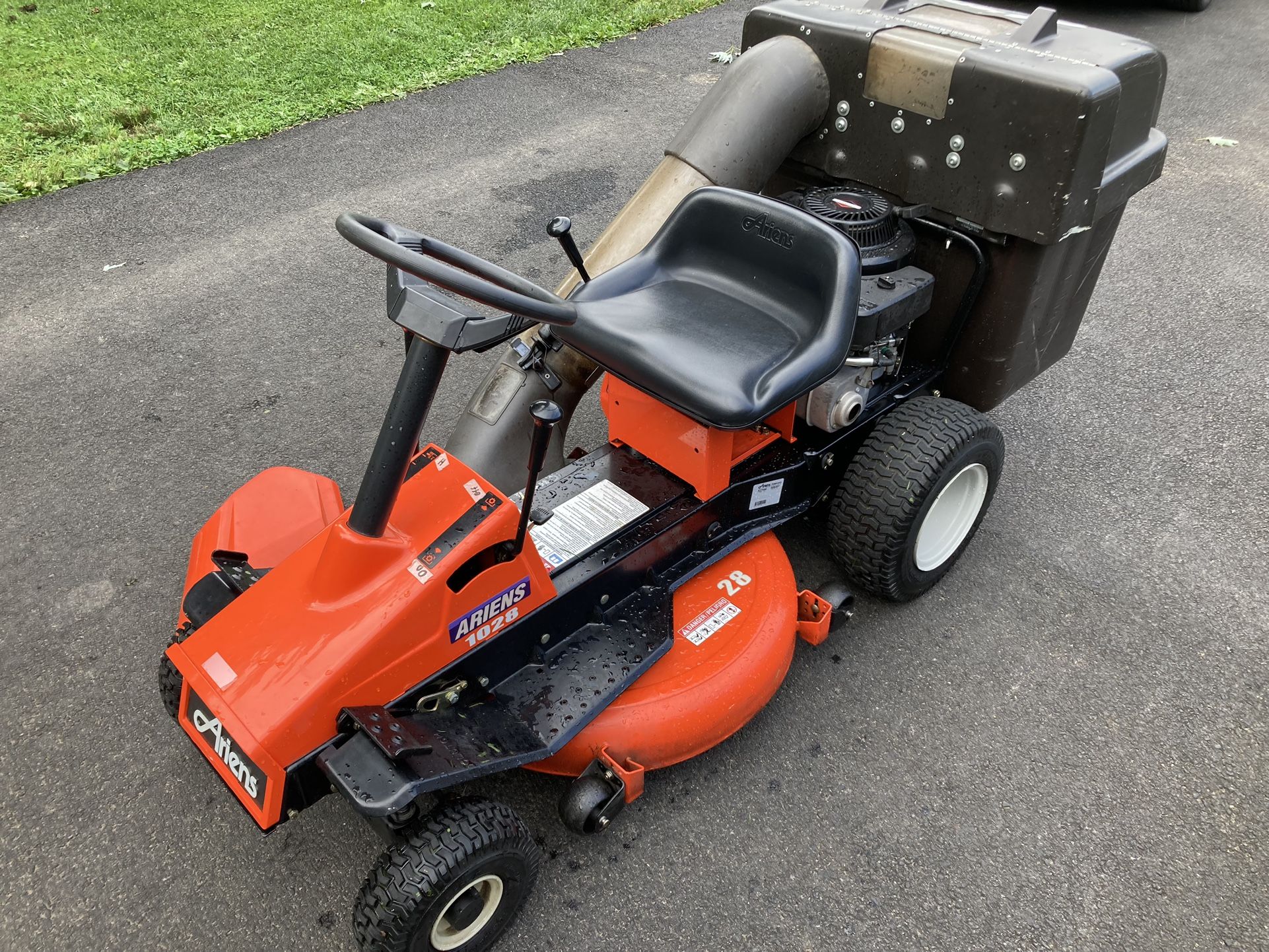 Ariens 1028 RER Riding Mower 10HP 28 Bagger 6 Speed for Sale in Alburtis PA OfferUp