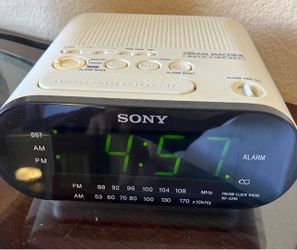 SONY Dream Machine Digital Alarm Clock AM/FM Radio ICF-C218