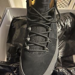 Retro 9 University Gold