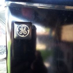 GE Mini Fridge 
