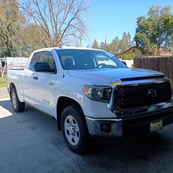 2018 Toyota Tundra 5.7L V8 23,000 Miles 1 Owner