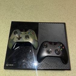 X Box 1 + 2 Controllers