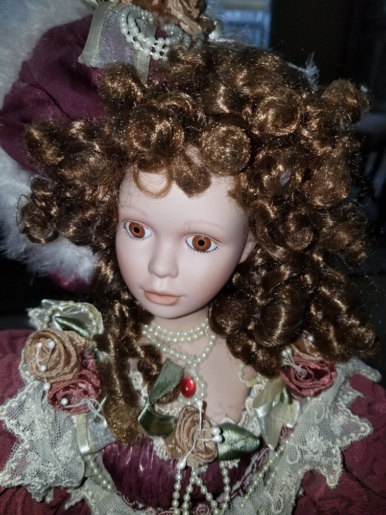 BEAUTIFUL LARGE PORCELIAN DOLL VINTAGE