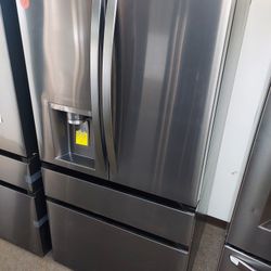 LG 29cu.ft 4-Door French-Door Refrigerator (Black Stainless Steel)