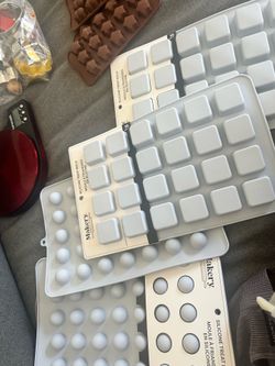Huge Baking & Cake Decorating Lot – Silicone Molds, Cookie Cutters, Piping Tips, Wilton Pans & Kitchen Scale