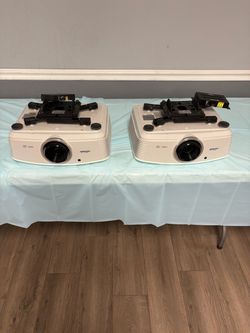 2 projectors & 2 huge Screens